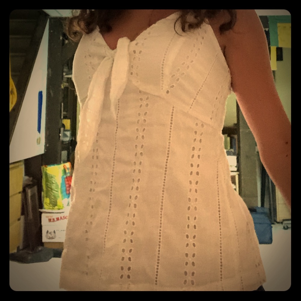 Cute tie up tank top!